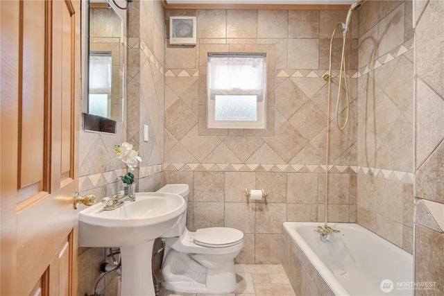 1116 6th Avenue N, Seattle, WA 98109