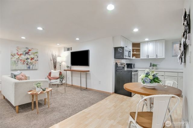 1116 6th Avenue N, Seattle, WA 98109