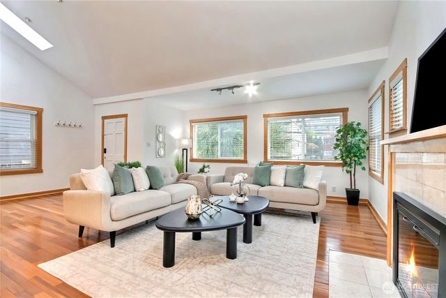 1116 6th Avenue N, Seattle, WA 98109