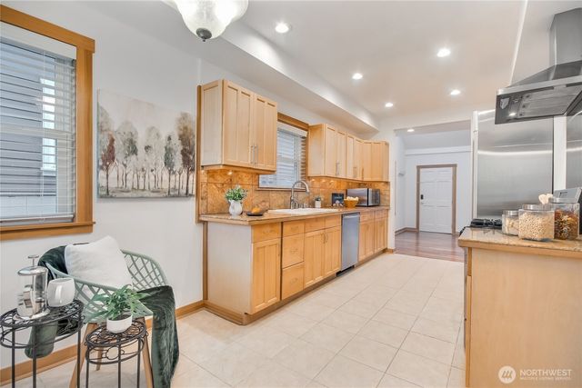 1116 6th Avenue N, Seattle, WA 98109