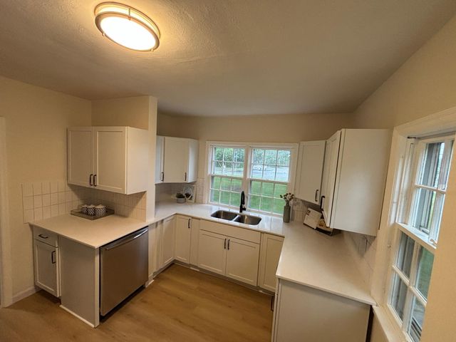 2253 Geneva Avenue N, Oakdale, MN 55128