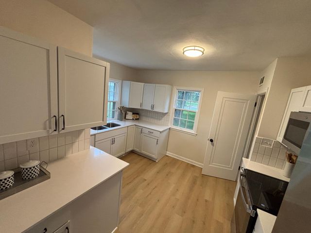 2253 Geneva Avenue N, Oakdale, MN 55128