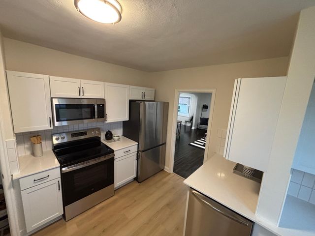 2253 Geneva Avenue N, Oakdale, MN 55128