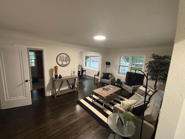 2253 Geneva Avenue N, Oakdale, MN 55128