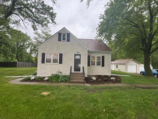 2253 Geneva Avenue N, Oakdale, MN 55128