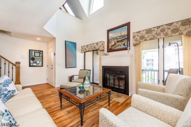 902 River Renaissance, East Rutherford Boro, NJ 07073