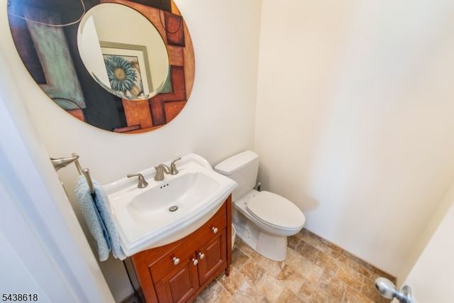 902 River Renaissance, East Rutherford Boro, NJ 07073