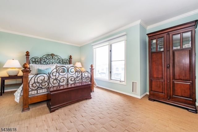 902 River Renaissance, East Rutherford Boro, NJ 07073