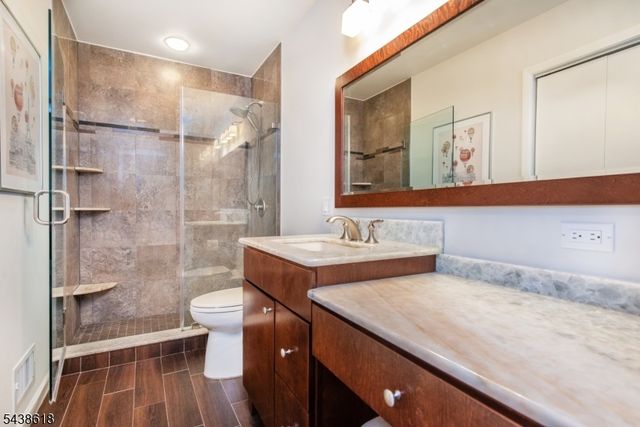 902 River Renaissance, East Rutherford Boro, NJ 07073