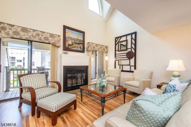 902 River Renaissance, East Rutherford Boro, NJ 07073