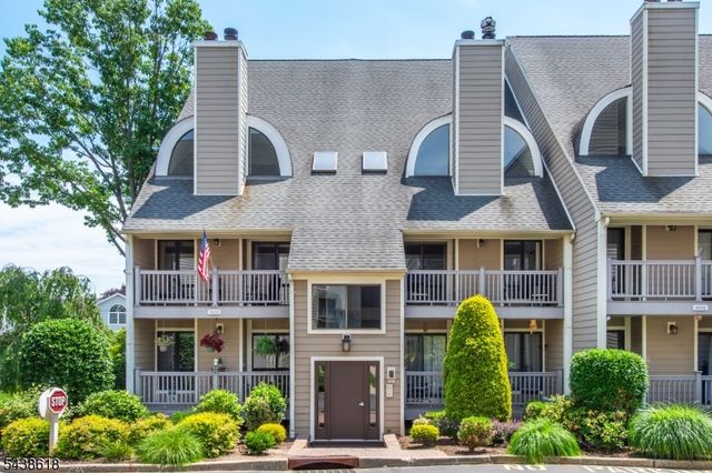 902 River Renaissance, East Rutherford Boro, NJ 07073