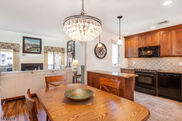 902 River Renaissance, East Rutherford Boro, NJ 07073