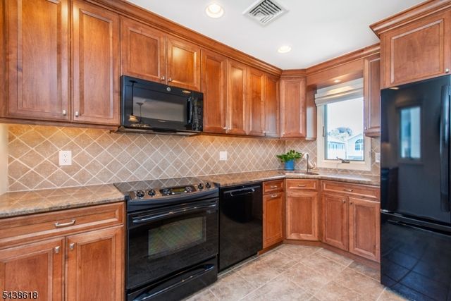 902 River Renaissance, East Rutherford Boro, NJ 07073