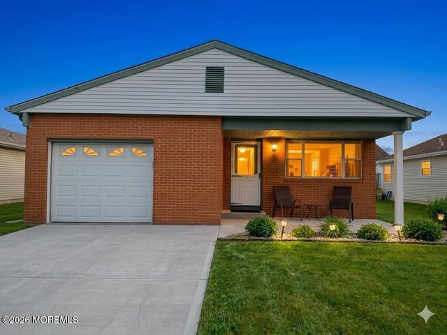 12 Doral Drive, Toms River, NJ 08757