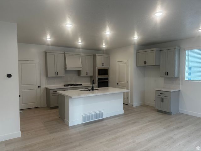 15 S LUNAR WAY RD, Mapleton, UT 84664