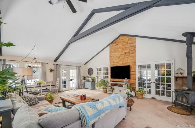 6 Howe Court, Coram, NY 11727