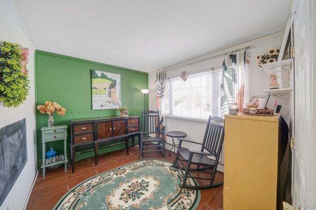 6 Howe Court, Coram, NY 11727