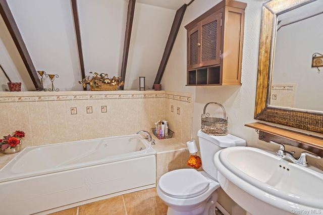 6 Howe Court, Coram, NY 11727