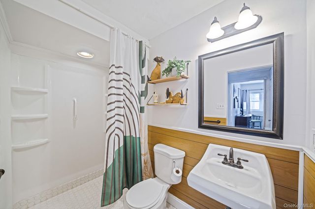 6 Howe Court, Coram, NY 11727