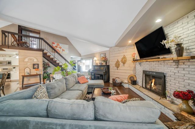 6 Howe Court, Coram, NY 11727