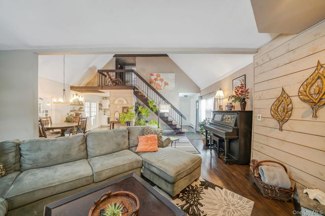 6 Howe Court, Coram, NY 11727