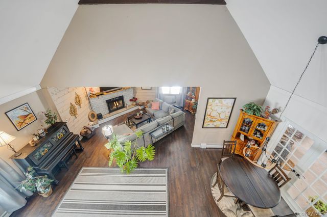 6 Howe Court, Coram, NY 11727