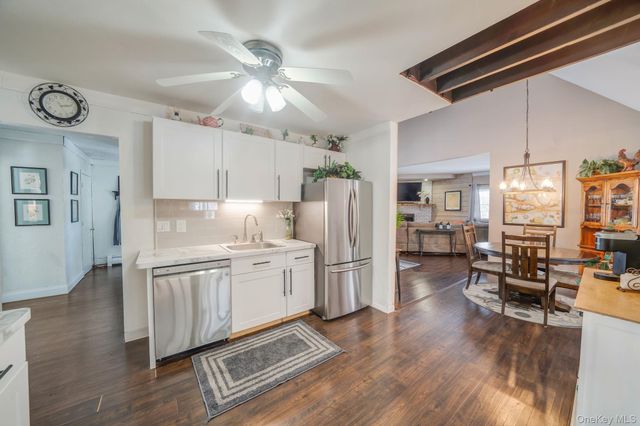 6 Howe Court, Coram, NY 11727