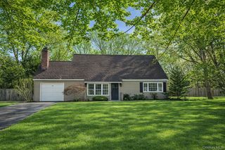 6 Howe Court, Coram, NY 11727