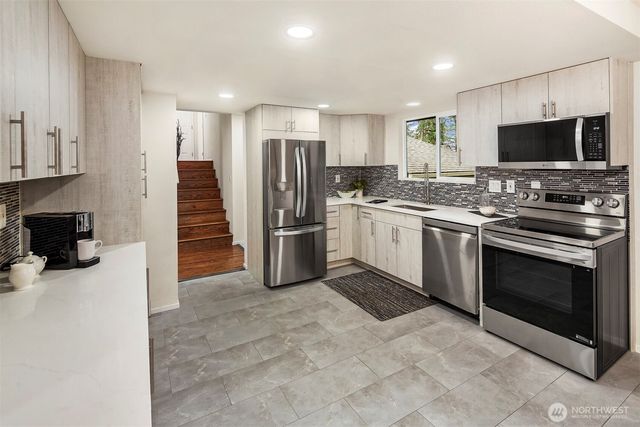 9010 172nd Avenue NE, Redmond, WA 98052