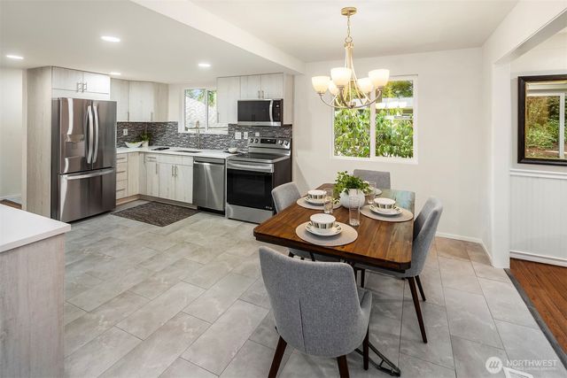 9010 172nd Avenue NE, Redmond, WA 98052