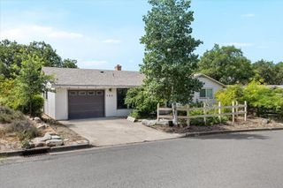 795 Oak Knoll Drive, Ashland, OR 97520