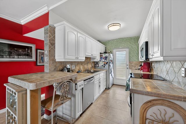 3411 Spanish Trail 418, Delray Beach, FL 33483