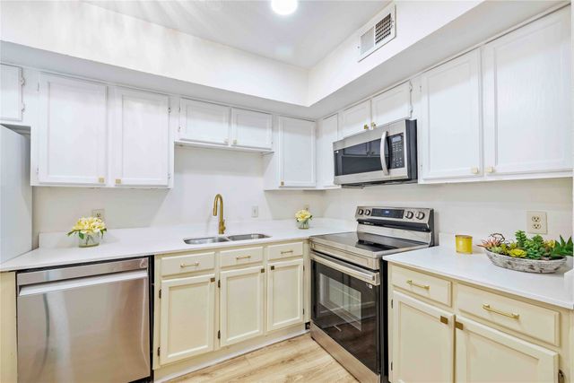 2310 Balsam Drive B106, Arlington, TX 76006