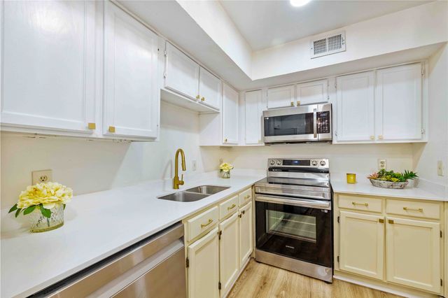2310 Balsam Drive B106, Arlington, TX 76006