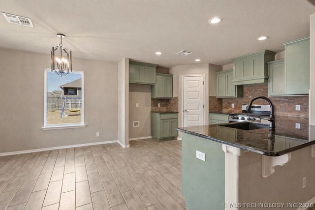 12005 E 108th Place N, Owasso, OK 74055