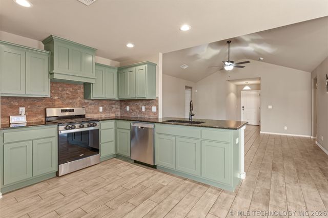 12005 E 108th Place N, Owasso, OK 74055