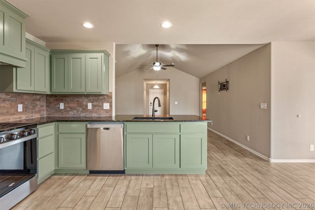 12005 E 108th Place N, Owasso, OK 74055