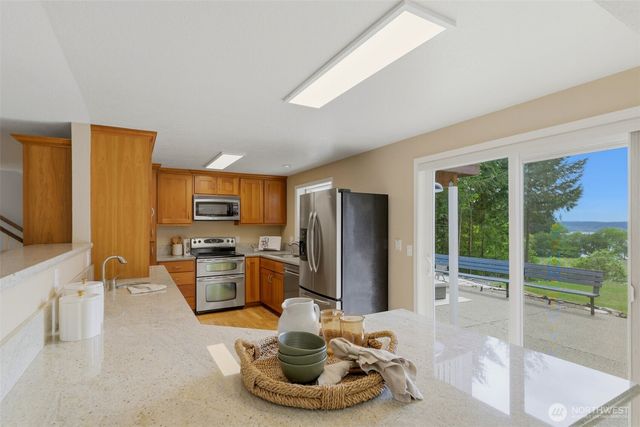 919 Lummi Drive, Fox Island, WA 98333