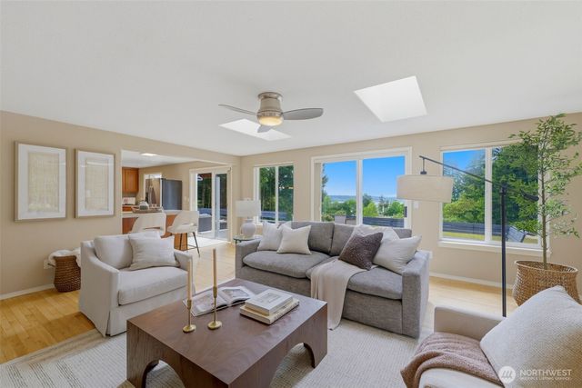 919 Lummi Drive, Fox Island, WA 98333