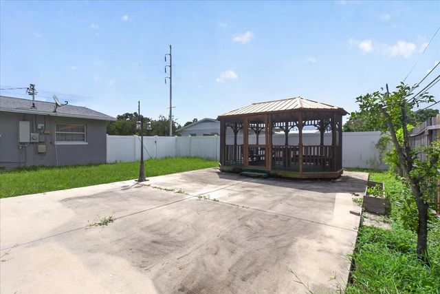 7210 DR MARTIN LUTHER KING JR STREET N, St Petersburg, FL 33702