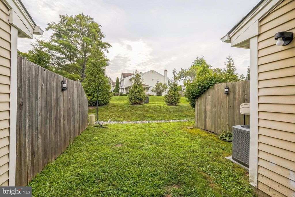 323 LEEDOM WAY, Newtown, PA 18940
