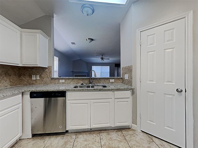 9010 York Hollow Lane, Houston, TX 77044