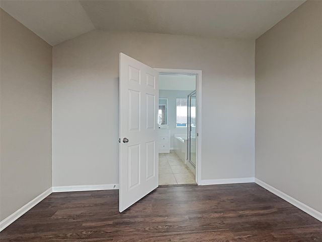 9010 York Hollow Lane, Houston, TX 77044