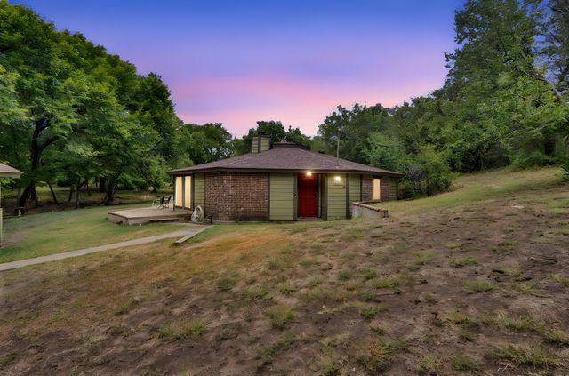 2016 Adams Lane S, Azle, TX 76020