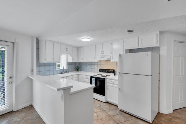 2016 Adams Lane S, Azle, TX 76020