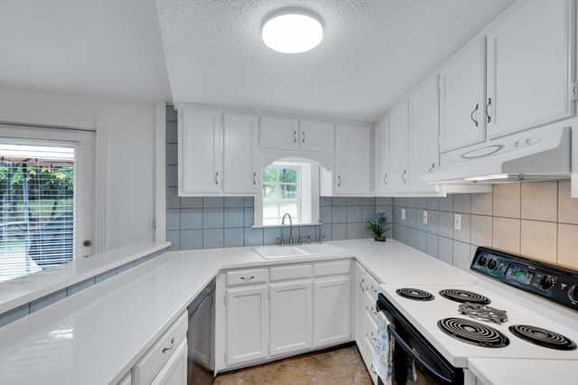 2016 Adams Lane S, Azle, TX 76020