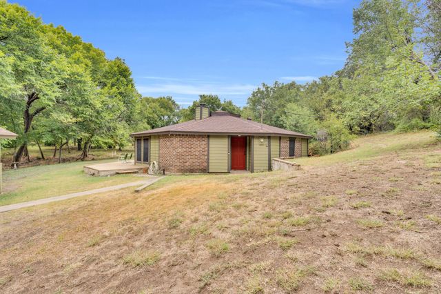 2016 Adams Lane S, Azle, TX 76020