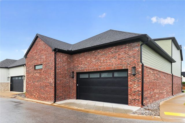 3401 SW Awakening Avenue, Bentonville, AR 72713
