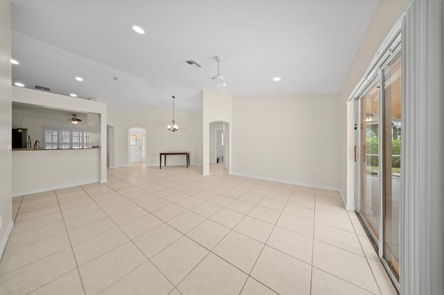 6121 NW Daroco Terrace, Port St. Lucie, FL 34986