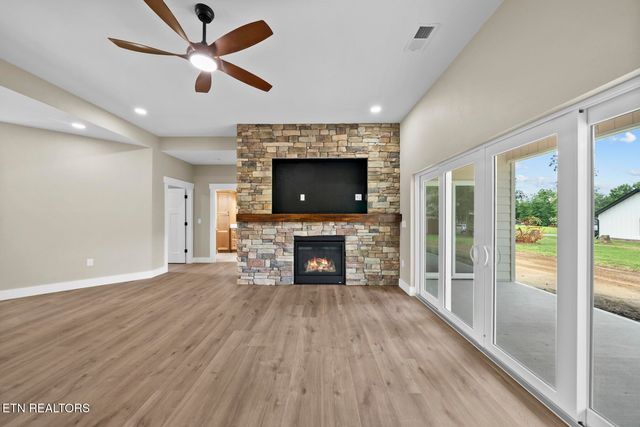 427 Bluff View Lp, Crossville, TN 38571